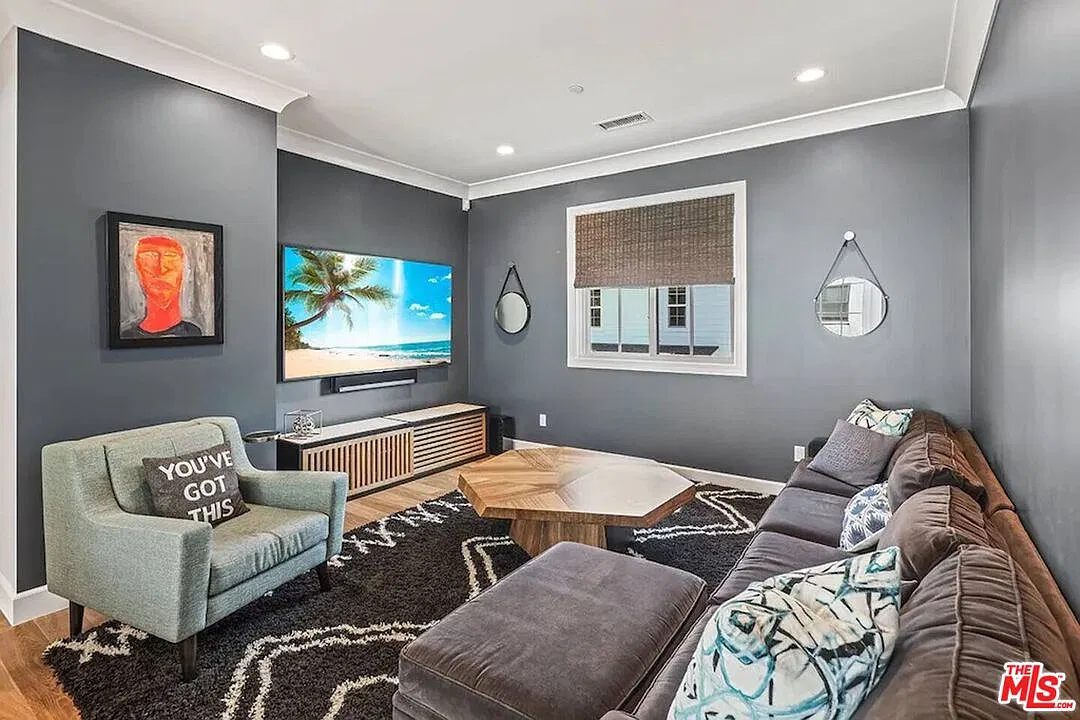 4 bed, 4.0 bath, 2969 sqft, $22,000 — Photo 3