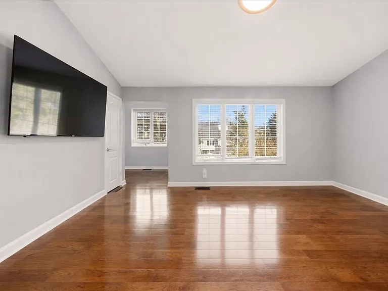42 Clarewood Dr — Photo 12