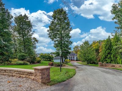 110 Sunset Pointe Dr, Moneta, VA, 24121