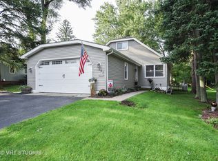 107 Crescent Rd, Fox River Grove, IL 60021