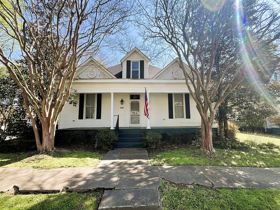 1st image of 440 Calhoun St