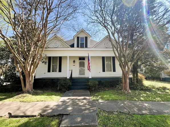 440 Calhoun St, West Point, MS 39773