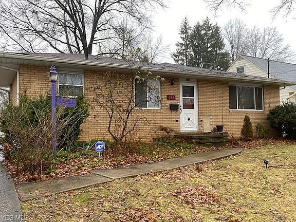 3rd image of 646 N Hawkins Ave