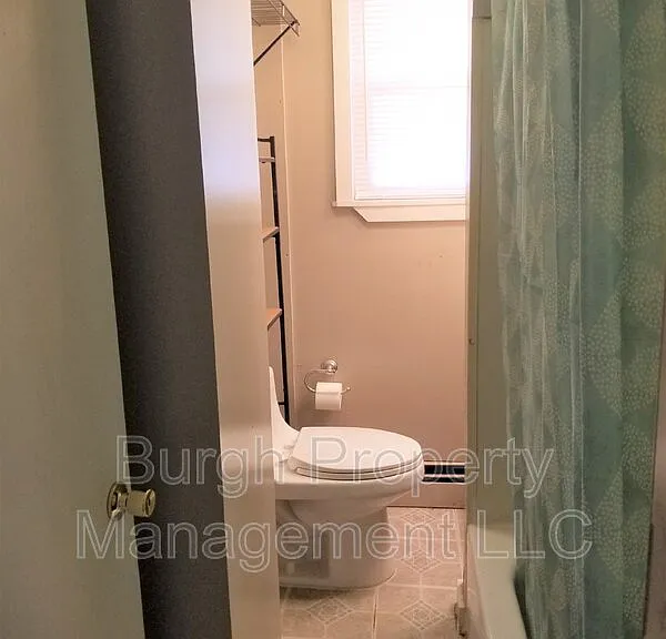426 2nd St #1/2 — Photo 1