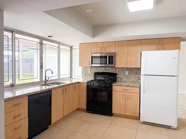 7150 Harbour Blvd #1 — Photo 4