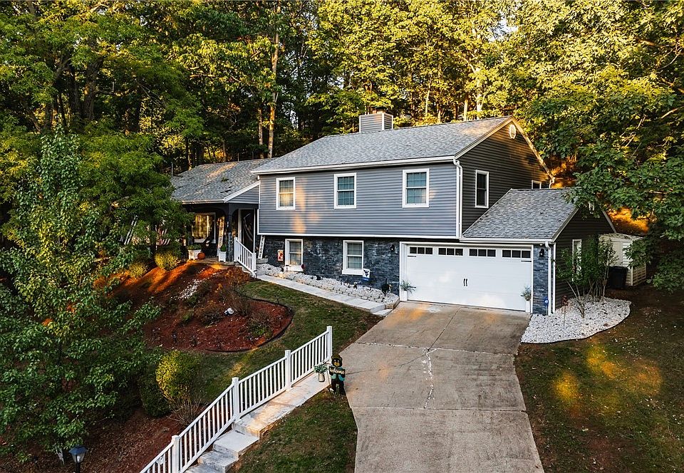 1st image of 40 Woodland Park Dr
