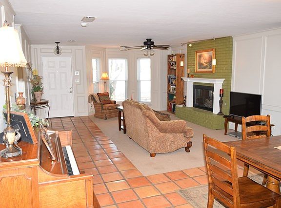 2nd image of 3414 Wedgwood St
