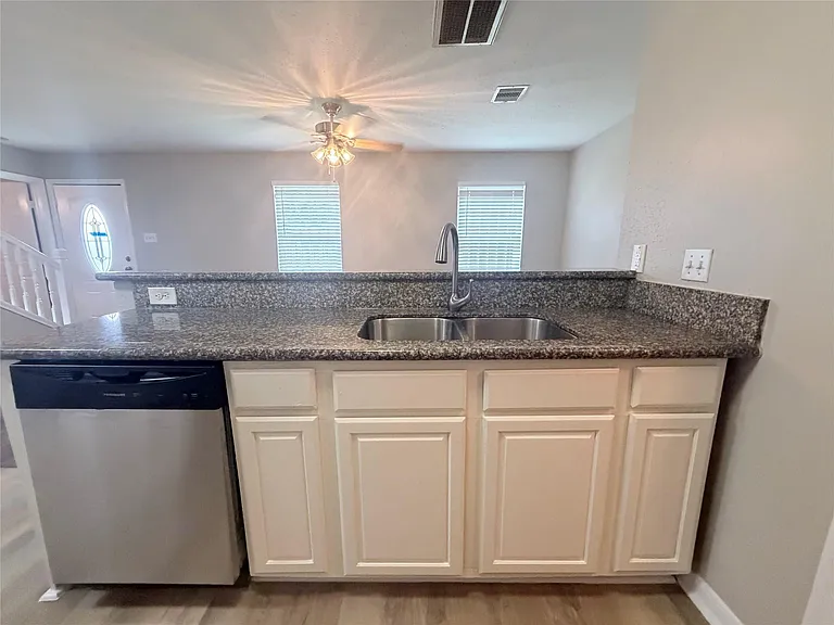 8202 Cannon St #B — Photo 10