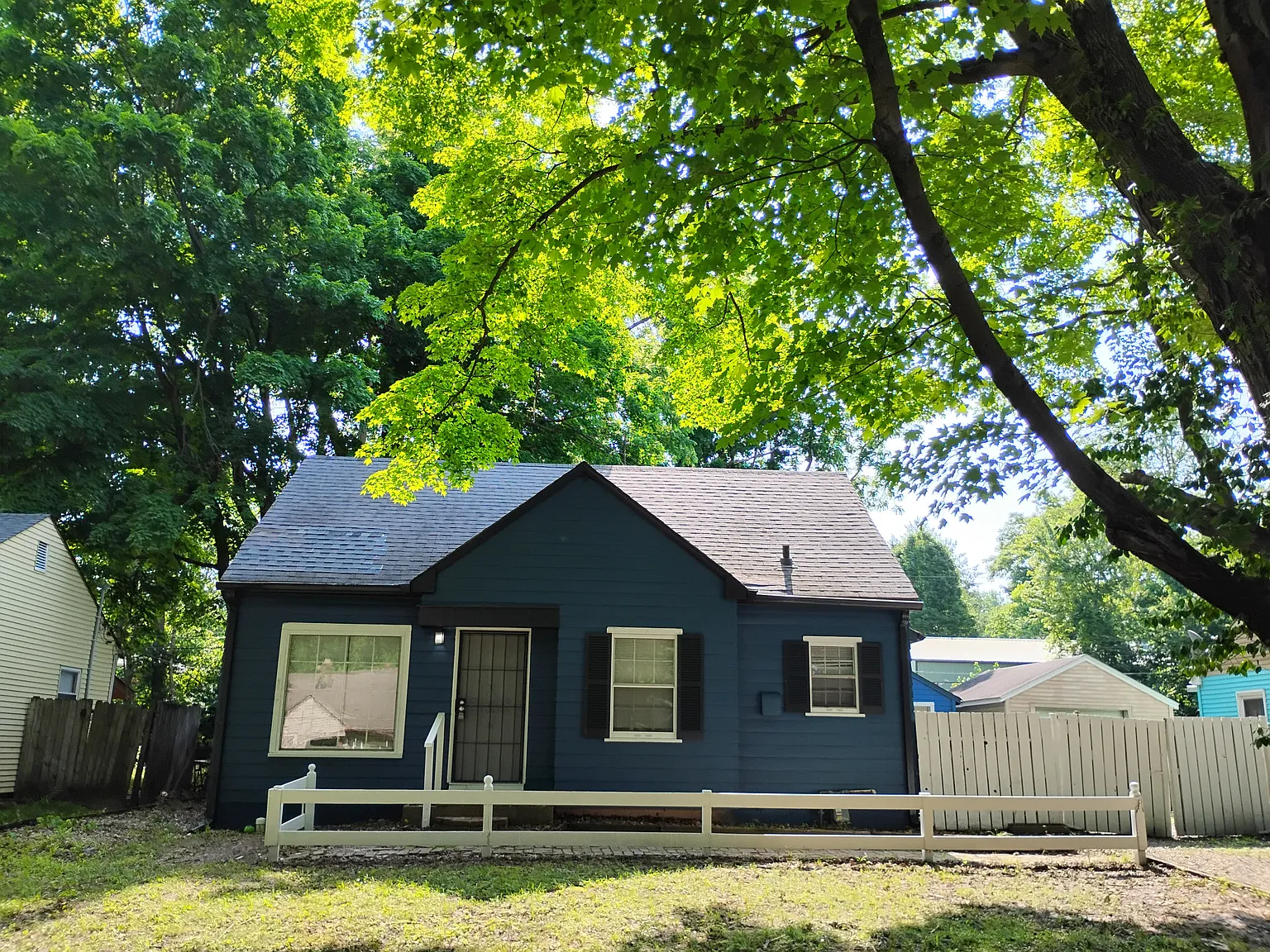 3 bed, 1200 sqft, $1,550 — Photo 3