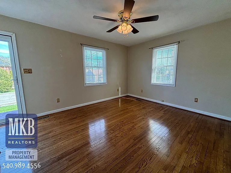 1712 Wayne St NE — Photo 7