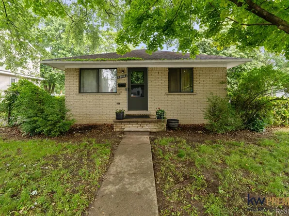 22180 Boulder Ave, Eastpointe, MI 48021