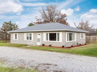 207 Spruce Ln, Roanoke, IL