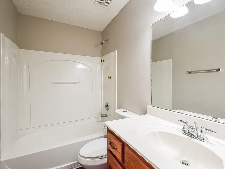 1708 Cherry Creek Dr — Photo 15