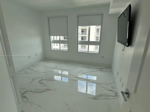 7350 SW 89th St APT 2011S, Miami, FL 33156