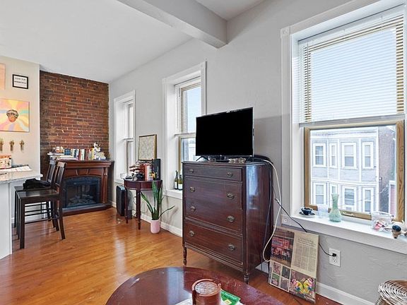 4th image of 166 F St APT 4