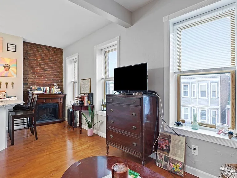 166 F St #4 — Photo 4
