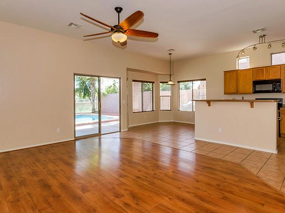 4th image of 10843 W Palm Ln