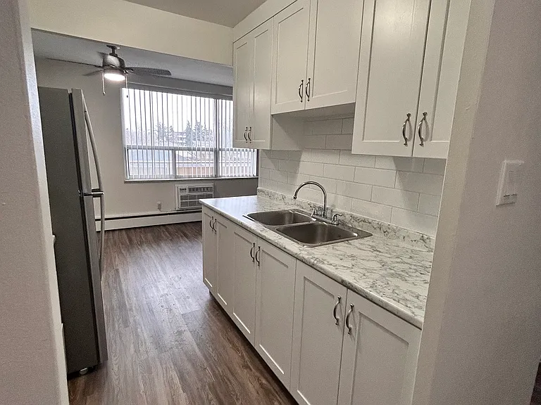 137 Ontario St — Photo 3