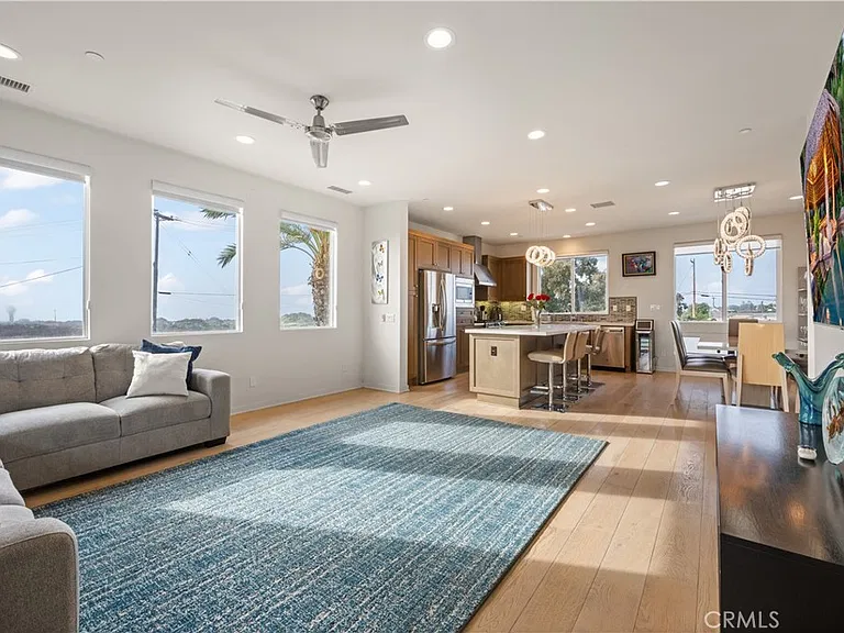 1068 Hampton Dr — Photo 12