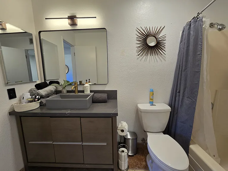 BATHROOM SECOND VIEW