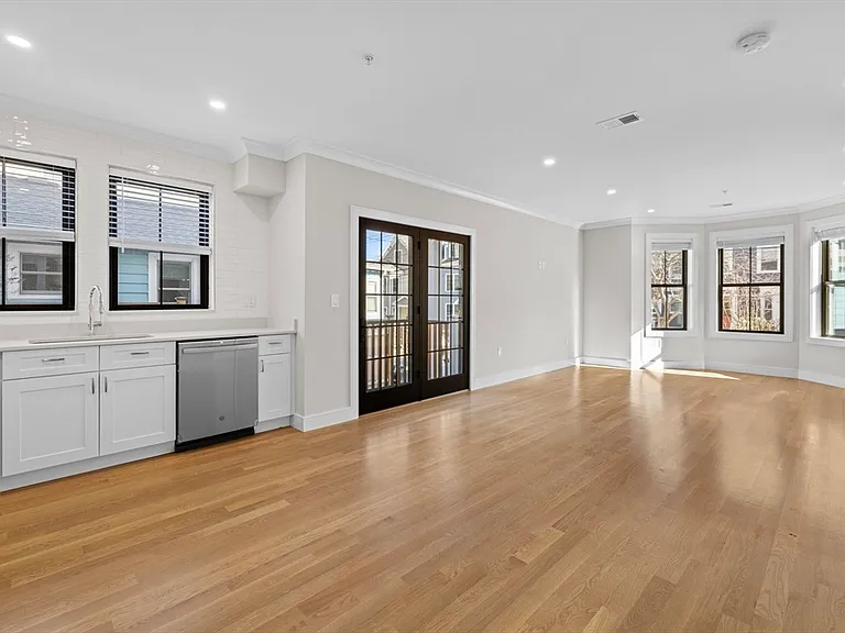 279 Lamartine St #3 — Photo 2