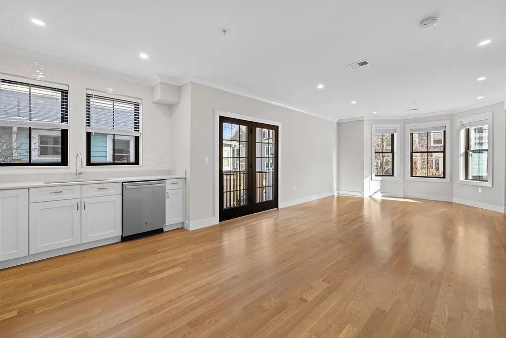 Building Photo - 279 Lamartine St #3