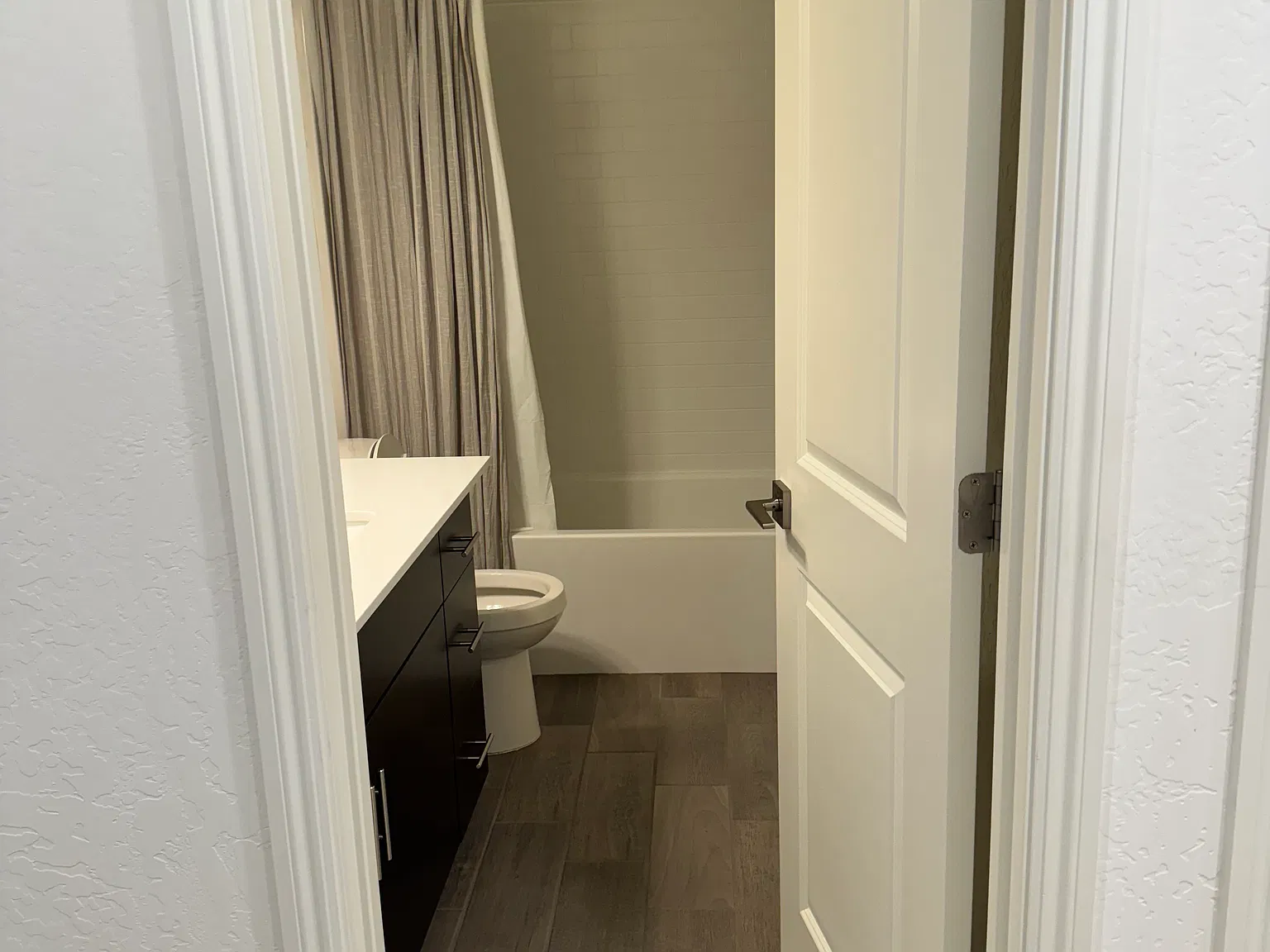 2045 N Perry Ln — Photo 3