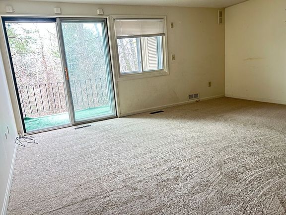 4th image of 35 Townhouse Rd #Townhouse R-22