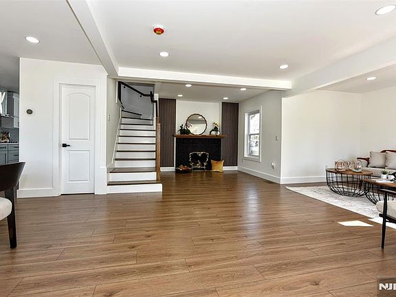 3rd image of 100 Chestnut St