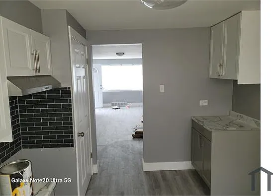 9676 S Oglesby Ave — Photo 5