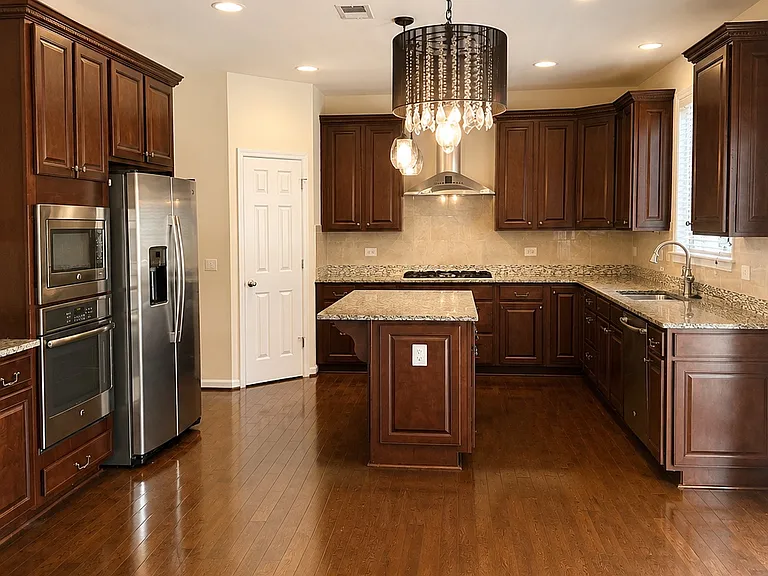 914 Saint Martins Loop — Photo 3