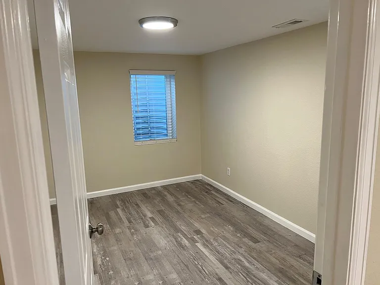 1656 Lansing St — Photo 30