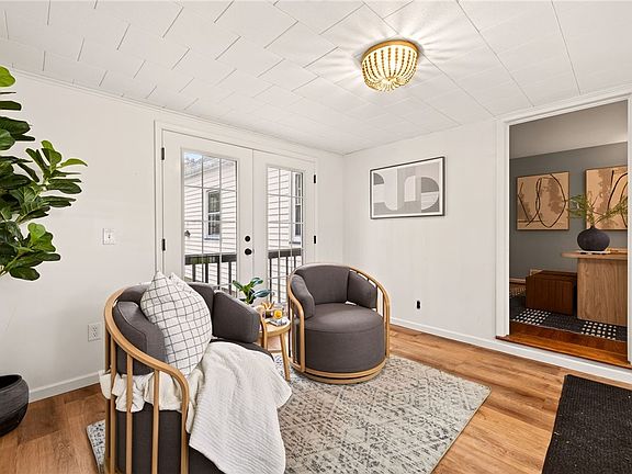 5th image of 129 Shorewood Dr