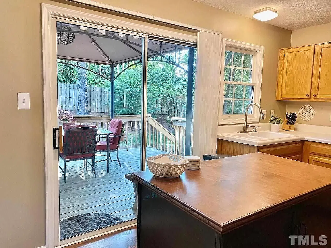 3 bed, 2.5 bath, 1618 sqft, $2,200 — Photo 3