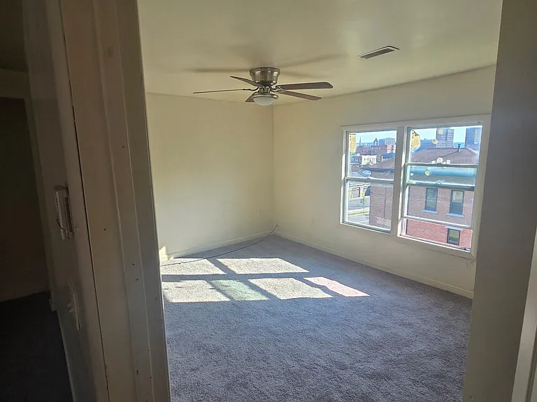 635 E Willow St #4 — Photo 2