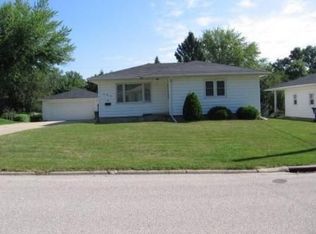 535 Alpine Dr, Waterloo, IA 50702