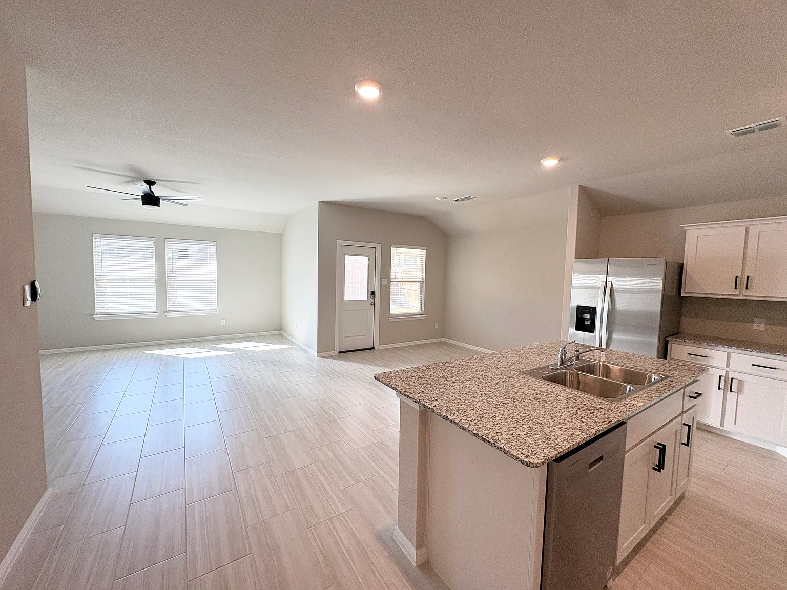 4 bed, 1839 sqft, $2,400 — Photo 2