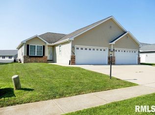 1106 Dixon St, Washington, IL 61571