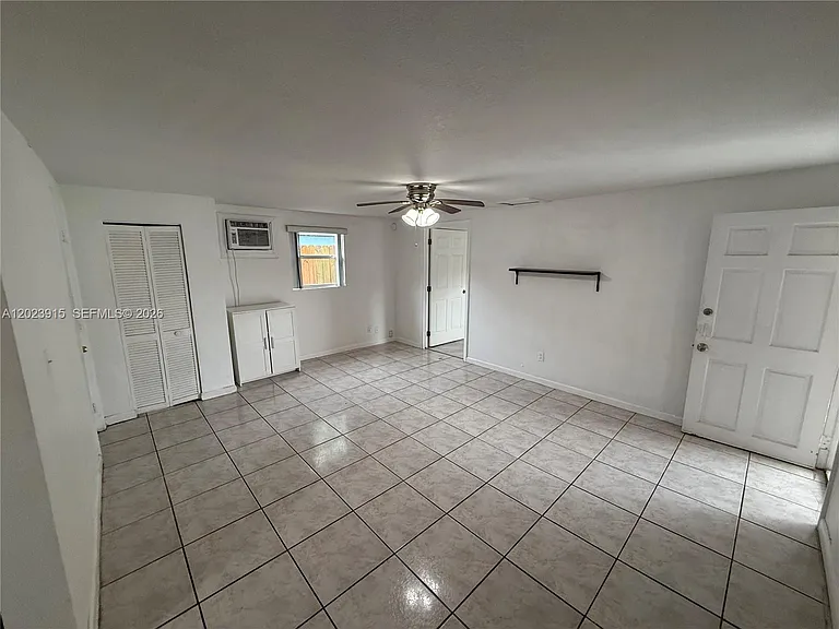 3513 SW 4th St #2 — Photo 5