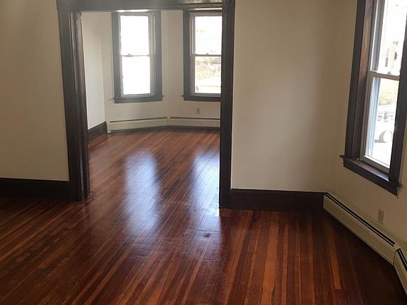 4th image of 11 Bedford St #1