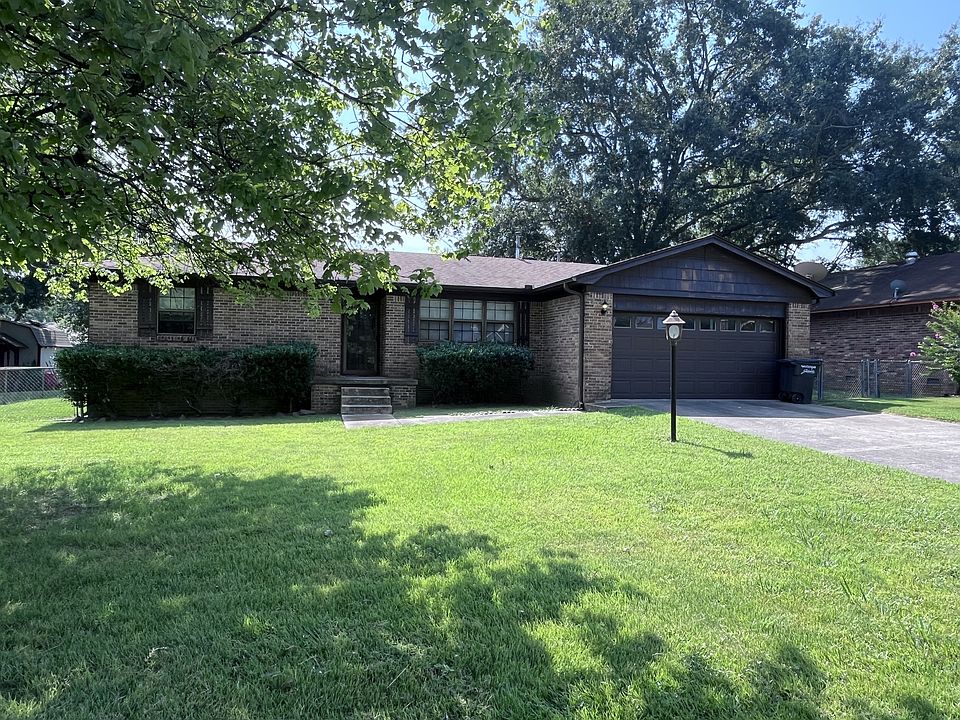 1st image of 215 Berkshire Cir