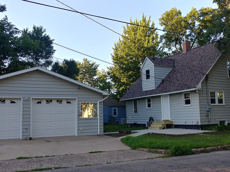 1st image of 927 3rd Ave S