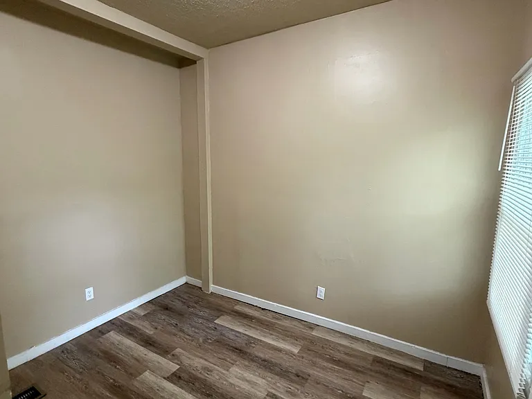 10604 Parkview Ave — Photo 11
