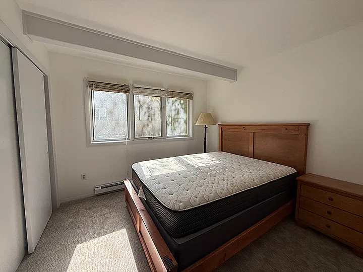 3 bed, 2.5 bath, 1296 sqft, $4,400 — Photo 4
