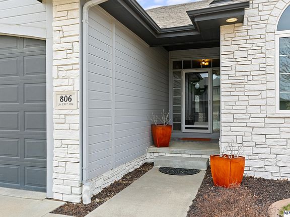 2nd image of 806 S 190th Ave