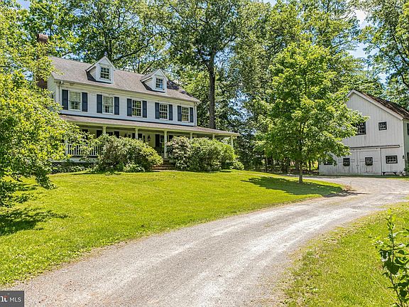 3rd image of 118 Worman Rd