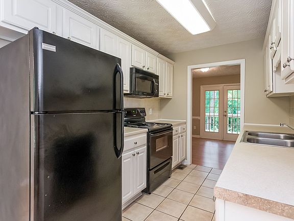 5th image of 2858 Forest Wood Dr NE