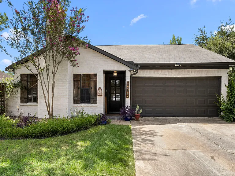22610 Coriander Dr — Photo 2