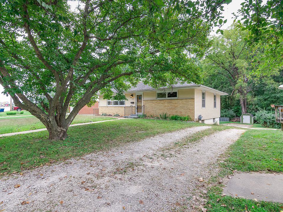 1013 Stadium Blvd, Jefferson City, MO 65109 Zillow