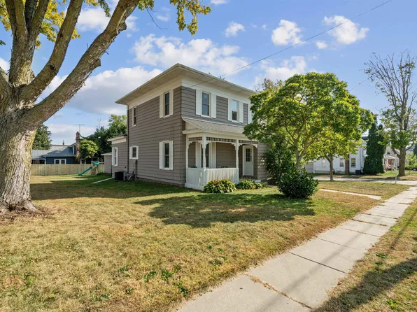 210 Commercial St, Strawberry Point, IA 52076